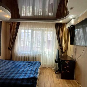 Героїв просп., 4