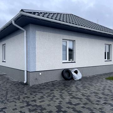 Квітнева вул., 1б