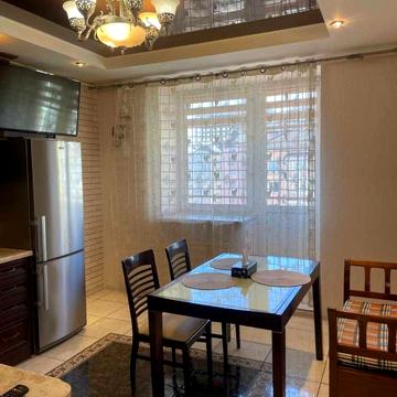 Академіка Лебедєва вул., 1/5