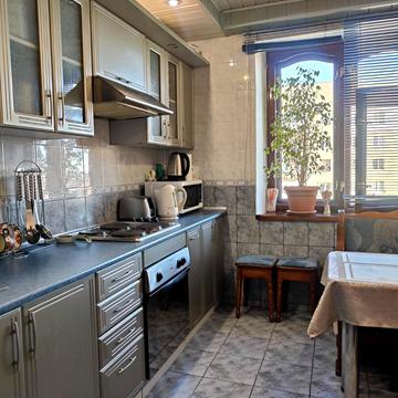 Холодногірська пл., 6