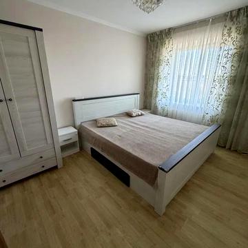 Академіка Євгена Лазаренка вул., 48а