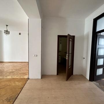 Родини Барвінських вул., 12