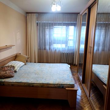 Дарницький бульв., 13