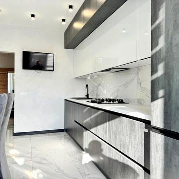 Тролейбусна вул., 19