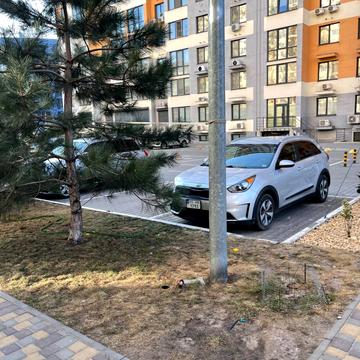 Полковника Гуляєва просп. (Маршала Жукова), 111