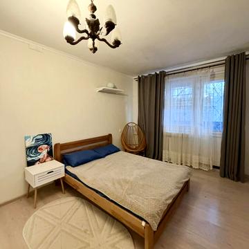 Небесної Сотні просп. (Маршала Жукова), 5