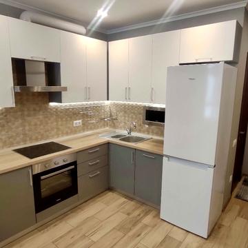 Каховська вул., 56