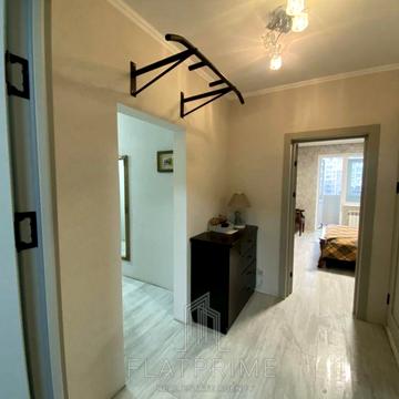 Каштанова вул., 8