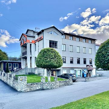 Львівська вул., 5