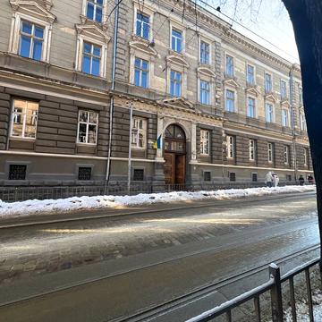 Гетьмана Петра Дорошенка вул. (Жовтнева), 42