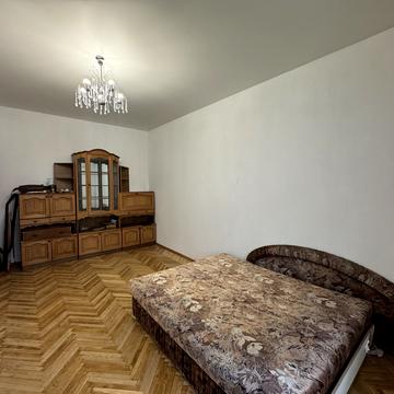 Єреванська вул., 1