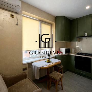 Подільська вул., 1