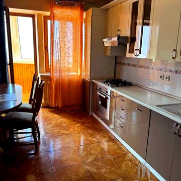 Володимира Івасюка просп. (Героїв Сталінграду), 16-Д