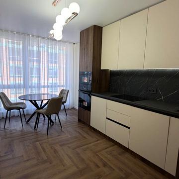 Романа Левицького вул., 4