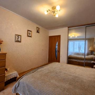 Хотинська вул., 9