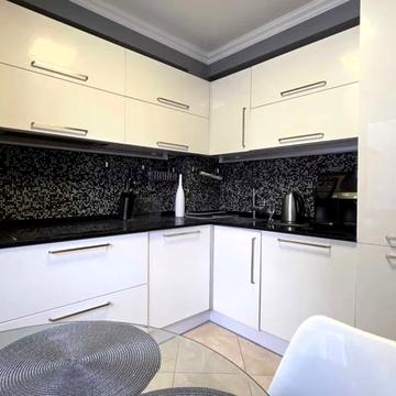 Шовковична вул., 48