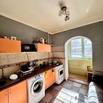 Тростянецька вул., 8-Б