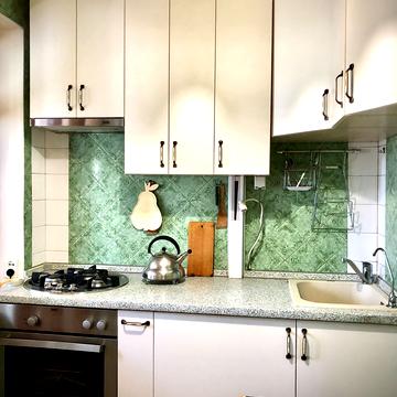 Братиславська вул., 10