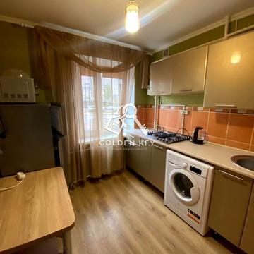 Металургів просп., 27