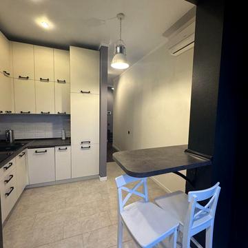 Кирило-Мефодіївська вул., 2