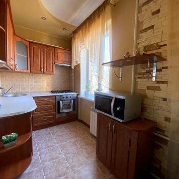 Єреванська вул., 13