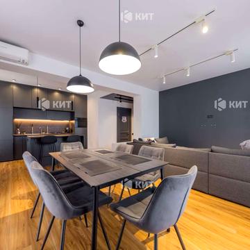 Азербайджанська вул., 38