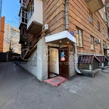 Гоголівська вул., 49