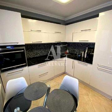 Шовковична вул., 48