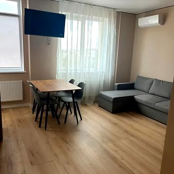 Євгена Коновальця вул., 7в