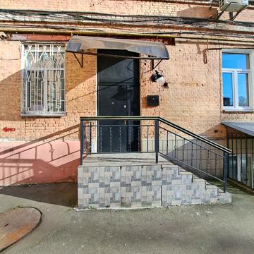 Інститутська вул., 24/7