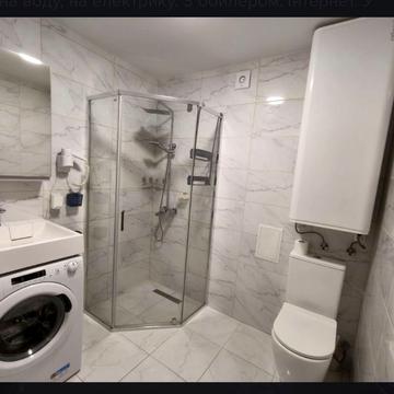 Академіка Янгеля вул., 12