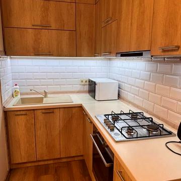 Джерельна вул., 87