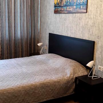 Небесної Сотні просп. (Маршала Жукова), 3А/1