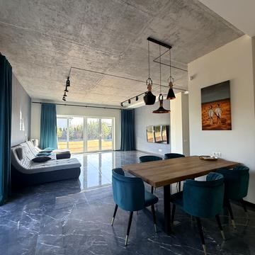 Центральна вул.