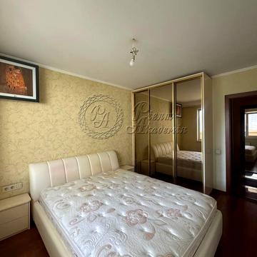 Академіка Глушкова просп., 33