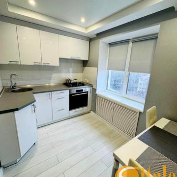 Чарівна вул., 131