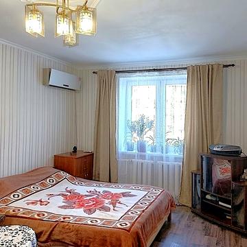 Михайла Грушевського вул., 52