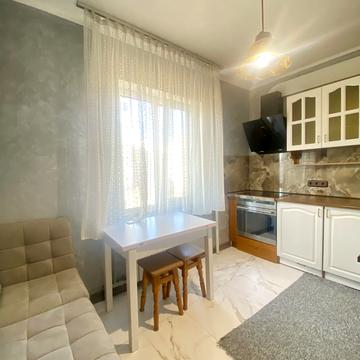 Леоніда Бикова бульв., 10