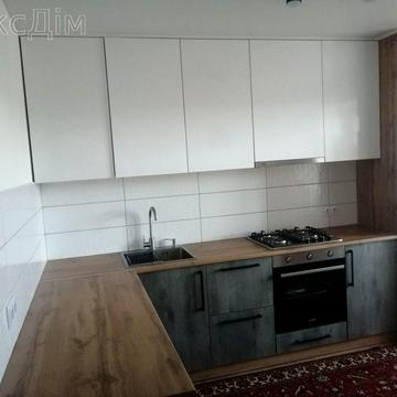 Довженка вул., 24