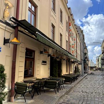 Братів Рогатинців вул., 18