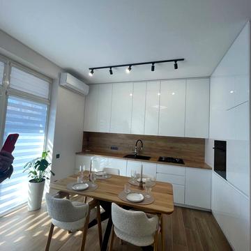 Івана Багряного вул., 79