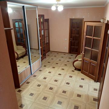 Хмельницька вул., 10