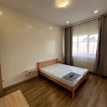 Олександра Кутузакія вул. (Ленінградська), 48