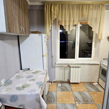 Богатирська вул., 8