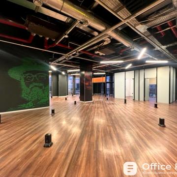 Велика Васильківська вул. (Червоноармійська), 68