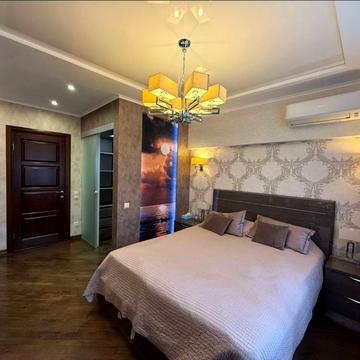 Дмитрівська вул., 2