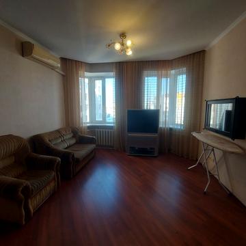 Тополина вул., 18