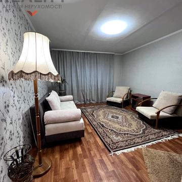 Менахем-Мендл Шнеєрсона вул. (Мініна), 11