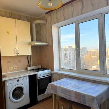 Велика Окружна вул., 1