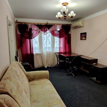 Академіка Білецького вул., 18